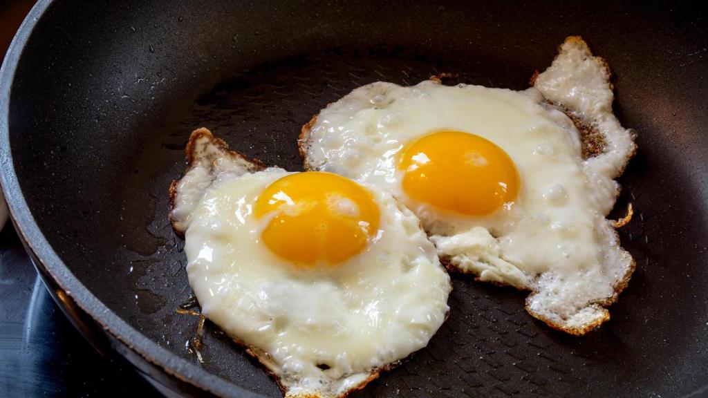 Un par de huevos fritos