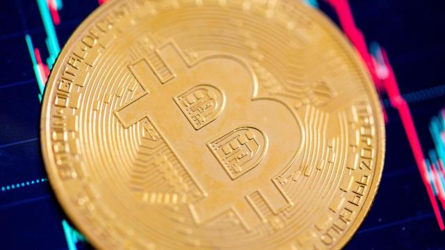 Representación física de un bitcoin.